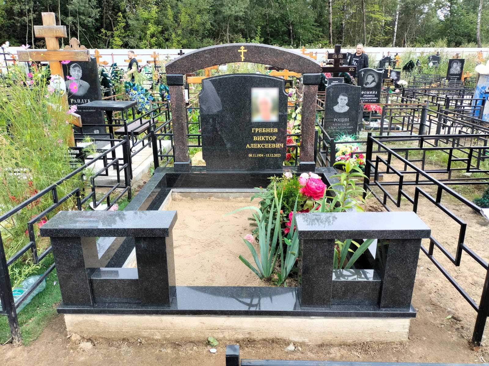 Мемориальный комплекс семейный комбинированный из гранита МК-25