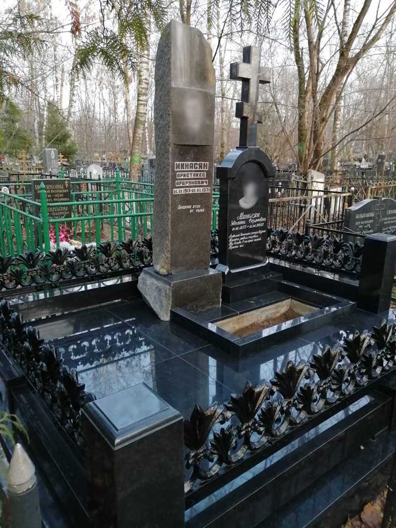 Мемориальный комплекс из гранита Габбро-Диабаз МК-44