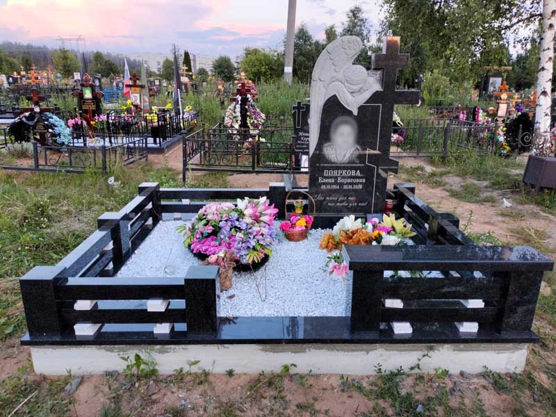 Мемориальный гранитный комплекс стела с ангелом МК-21