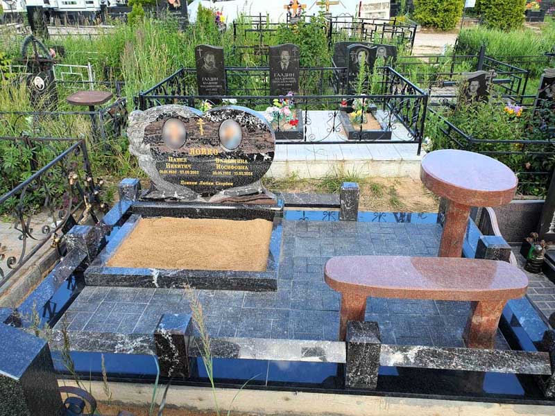 Мемориальный гранитный комплекс из трёх видов гранита МК-26