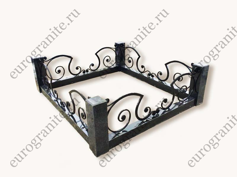 Цоколь с оградой комплекс Карета ЦО-9