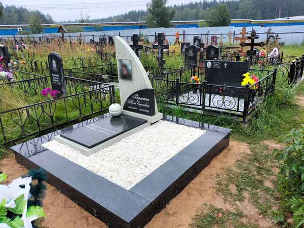 Мемориальный комплекс «Парус» из габбро-диабаза и мансуровского гранита МК-28