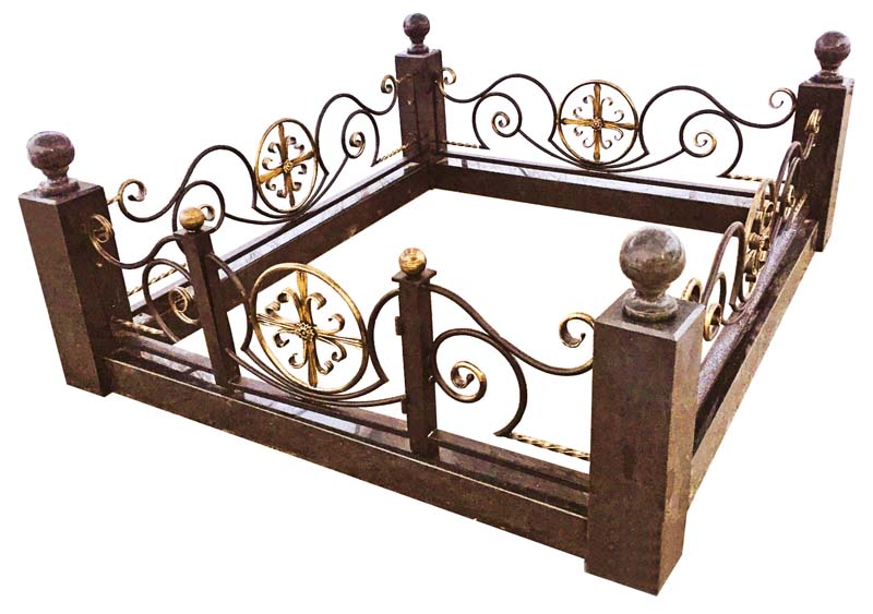 Цоколь с оградой комплекс Грот ЦО-17