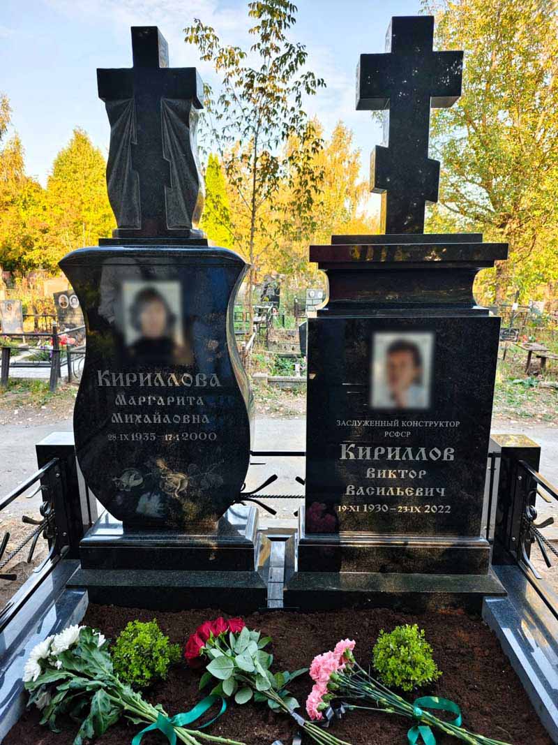 Мемориальный комплекс сочетание гранита и металлической ковки  МК-18