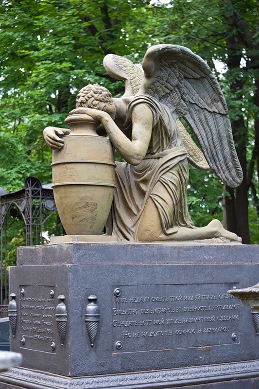 Памятник ангела