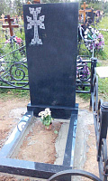 Памятник с гравировкой креста