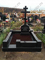 Памятник голгофа с высоким крестом