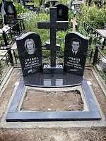 Семейный памятник на могилу из двух отдельных стел