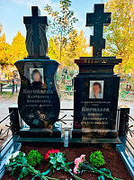 Гранитные кресты сверху стелы