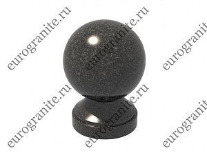 Шар из гранита на могилу на высокой ножке