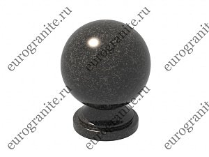 Шар из гранита на могилу на ножке